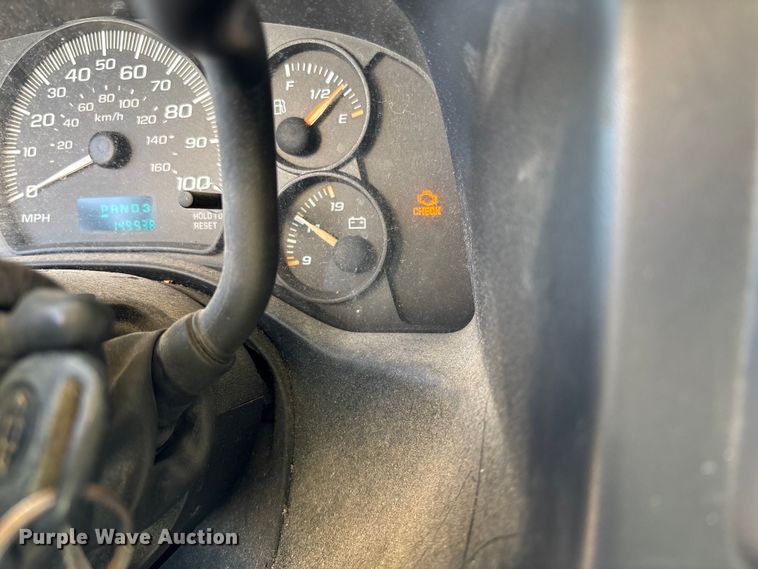 image for item FI0788 2004 Chevrolet  Express box truck