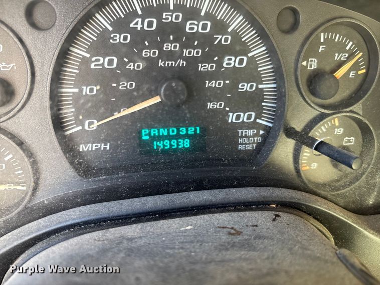 image for item FI0788 2004 Chevrolet  Express box truck