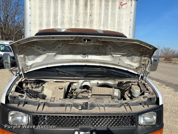 image for item FI0788 2004 Chevrolet  Express box truck