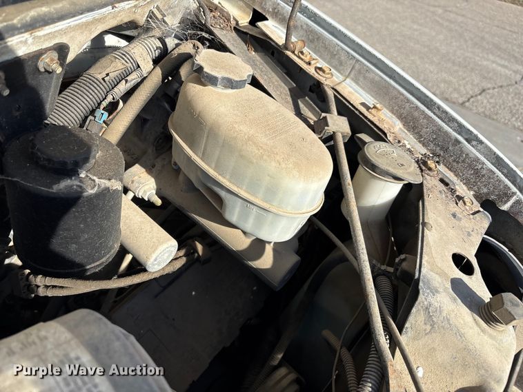 image for item FI0788 2004 Chevrolet  Express box truck