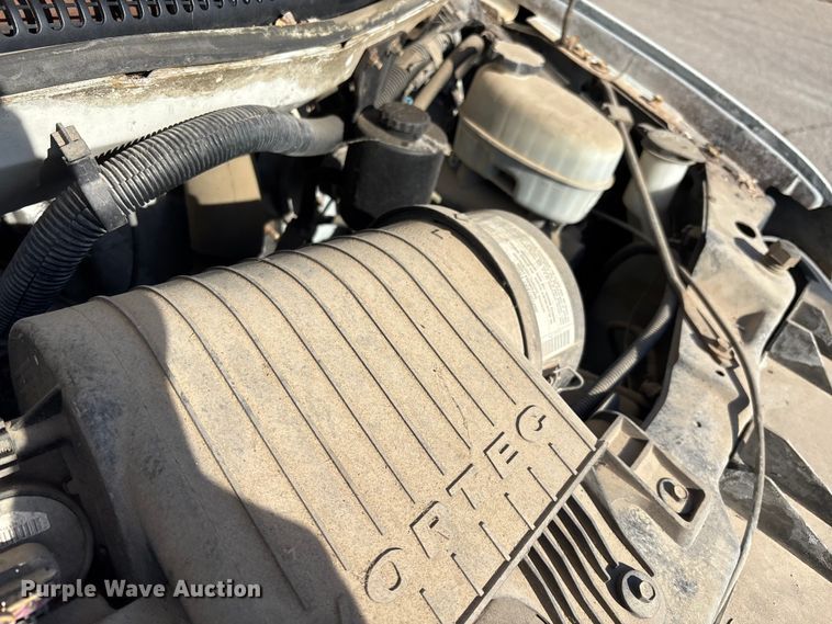 image for item FI0788 2004 Chevrolet  Express box truck