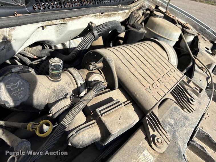 image for item FI0788 2004 Chevrolet  Express box truck