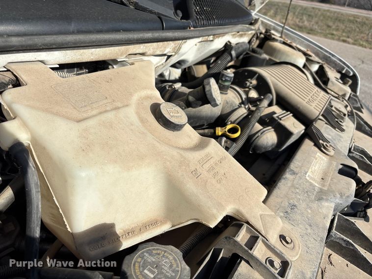 image for item FI0788 2004 Chevrolet  Express box truck