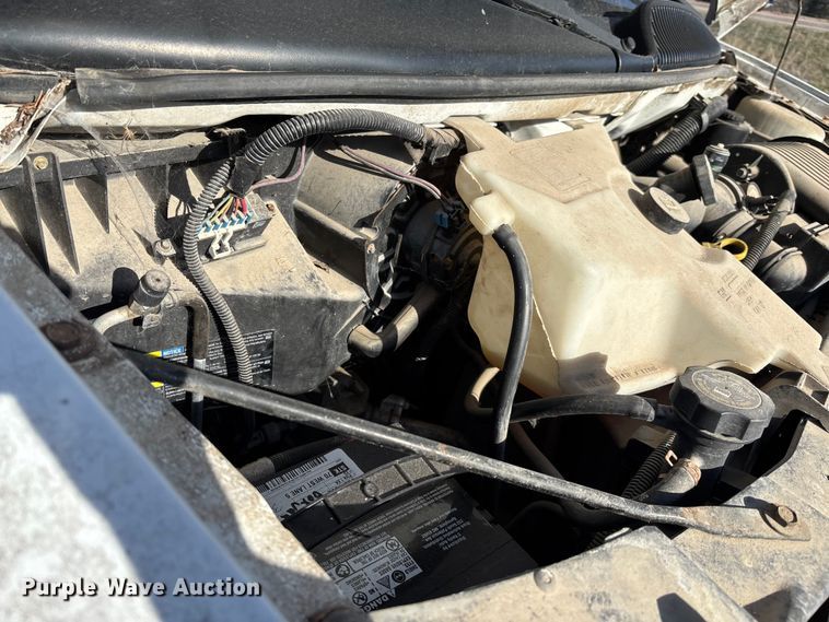 image for item FI0788 2004 Chevrolet  Express box truck