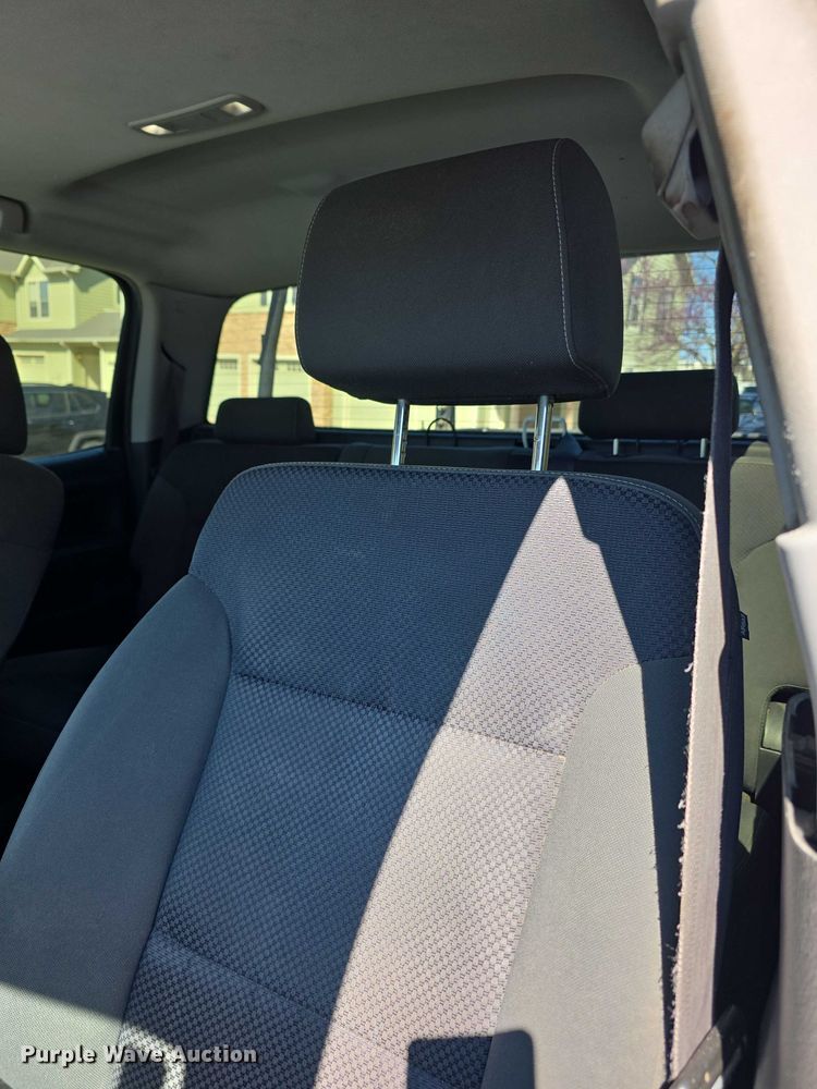 image for item FI0876 2015 Chevrolet Silverado 1500 Crew Cab pickup truck