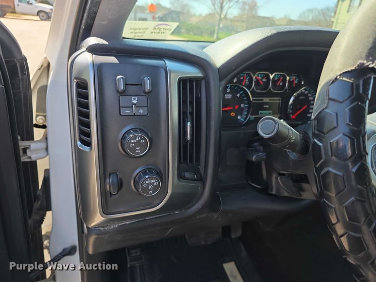 image for item FI0876 2015 Chevrolet Silverado 1500 Crew Cab pickup truck