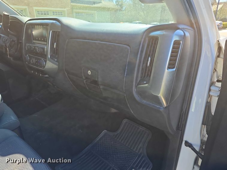 image for item FI0876 2015 Chevrolet Silverado 1500 Crew Cab pickup truck