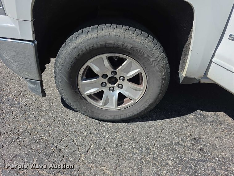 image for item FI0876 2015 Chevrolet Silverado 1500 Crew Cab pickup truck