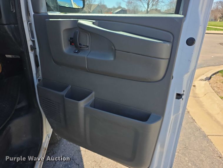 image for item FI0877 2014 Chevrolet Express G2500 van