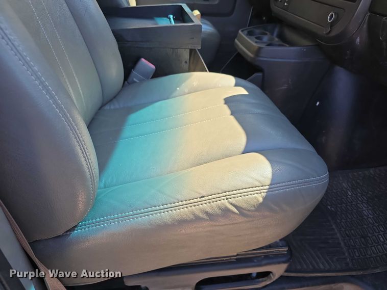 image for item FI0877 2014 Chevrolet Express G2500 van