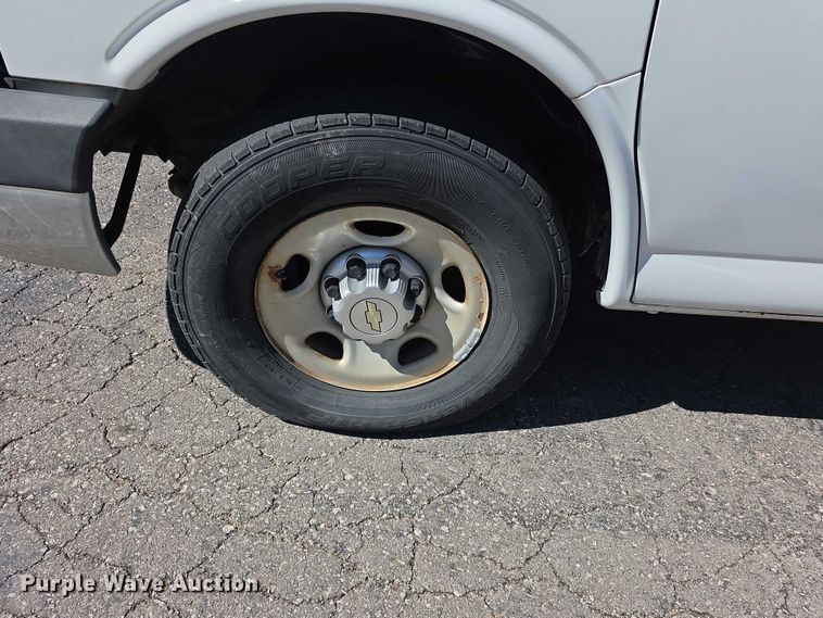 image for item FI0877 2014 Chevrolet Express G2500 van