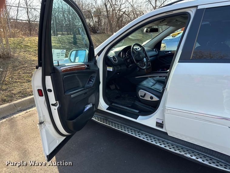 image for item FK0012 2009 Mercedes-Benz ML350 SUV