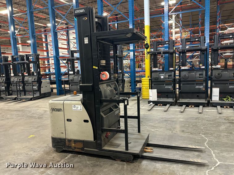 image for item FK1810 2017 Crown SP3520-30 order picker