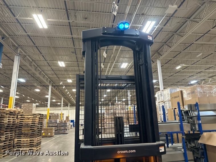 image for item FK1810 2017 Crown SP3520-30 order picker