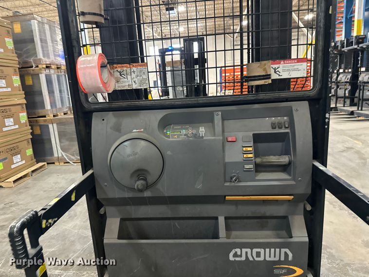 image for item FK1810 2017 Crown SP3520-30 order picker