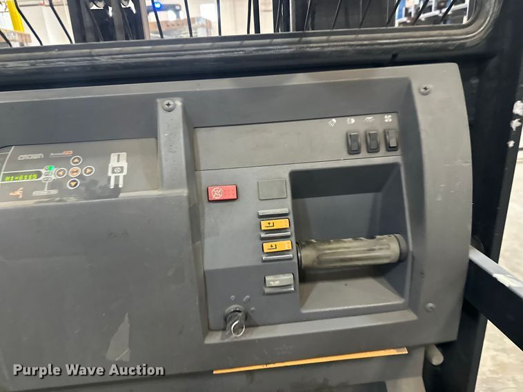 image for item FK1810 2017 Crown SP3520-30 order picker