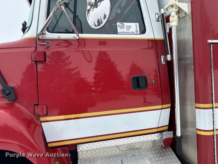 image for item FK1811 1996 Ford LS8000 rescue vehicle