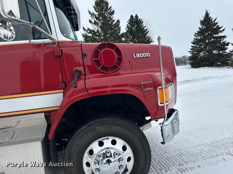 image for item FK1811 1996 Ford LS8000 rescue vehicle