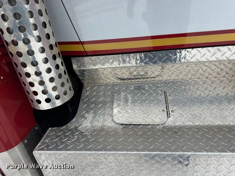 image for item FK1811 1996 Ford LS8000 rescue vehicle