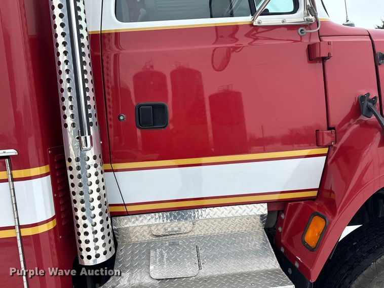 image for item FK1811 1996 Ford LS8000 rescue vehicle