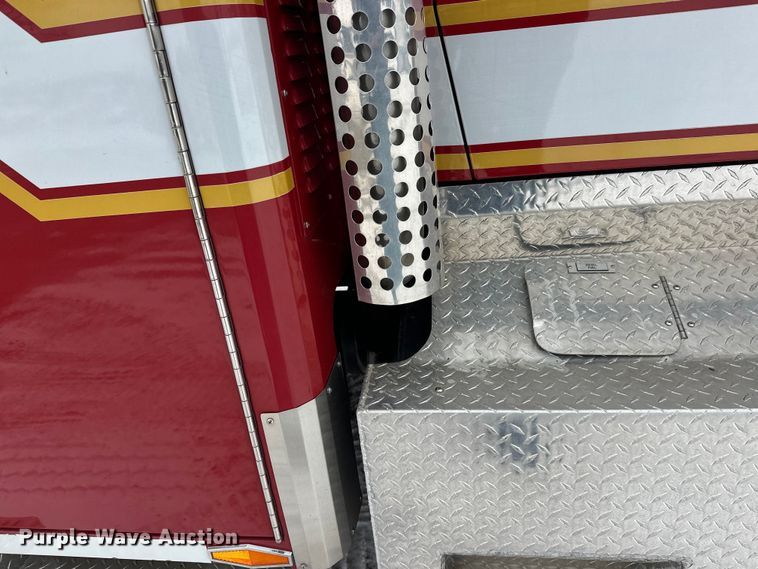 image for item FK1811 1996 Ford LS8000 rescue vehicle