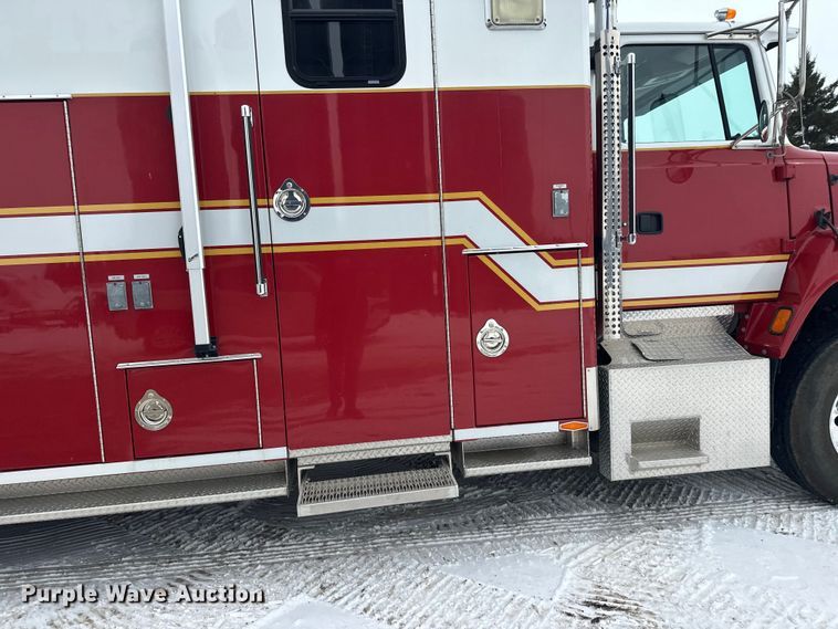 image for item FK1811 1996 Ford LS8000 rescue vehicle