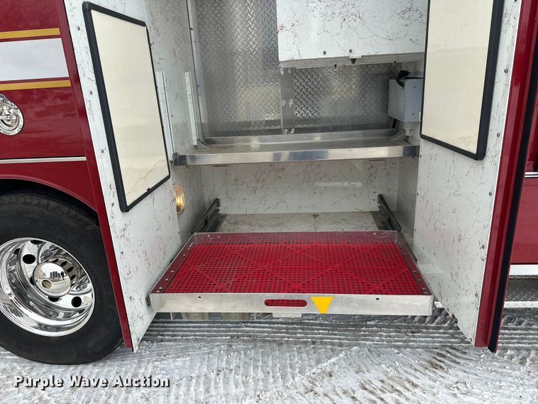 image for item FK1811 1996 Ford LS8000 rescue vehicle