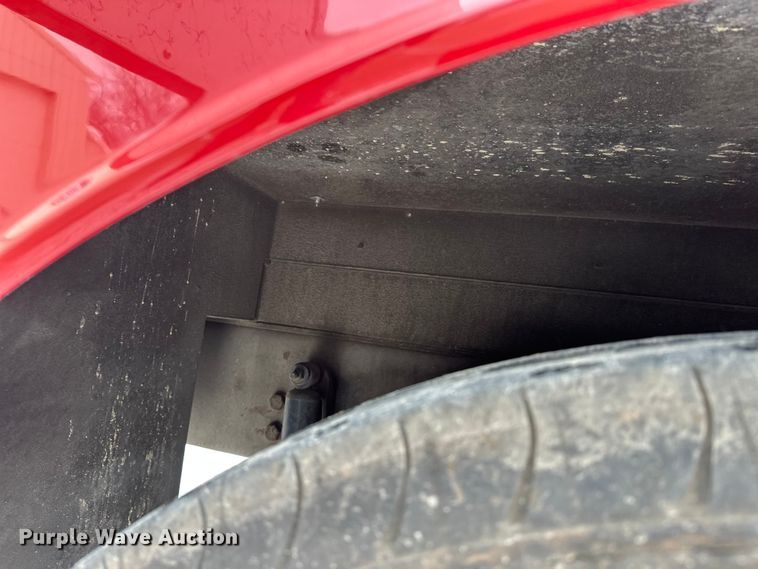 image for item FK1811 1996 Ford LS8000 rescue vehicle