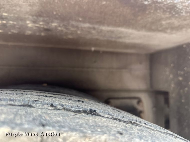 image for item FK1811 1996 Ford LS8000 rescue vehicle