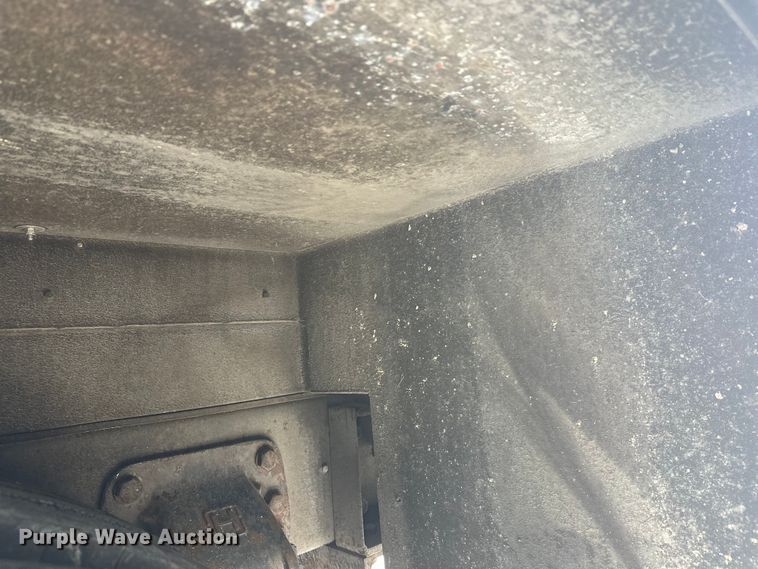 image for item FK1811 1996 Ford LS8000 rescue vehicle