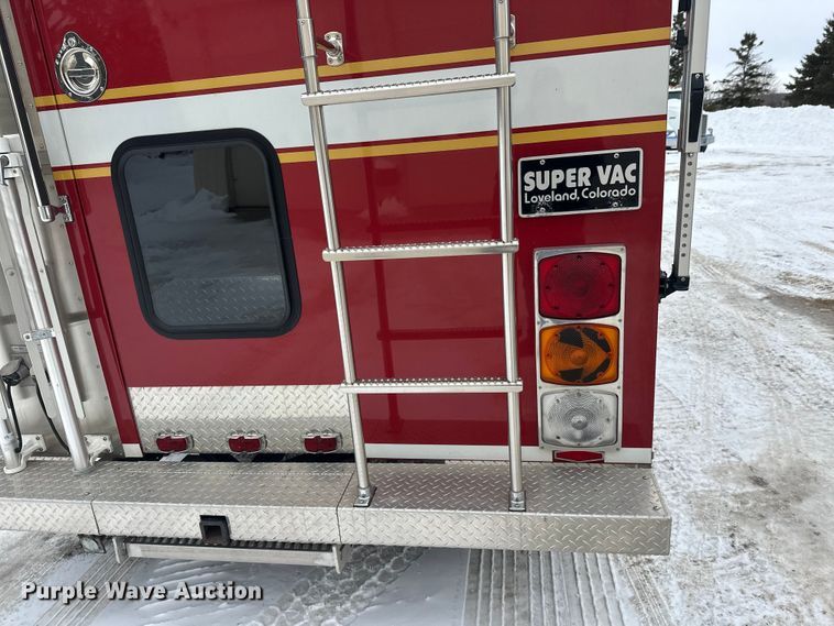 image for item FK1811 1996 Ford LS8000 rescue vehicle