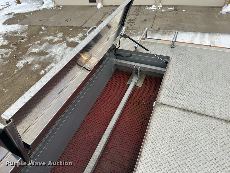 image for item FK1811 1996 Ford LS8000 rescue vehicle