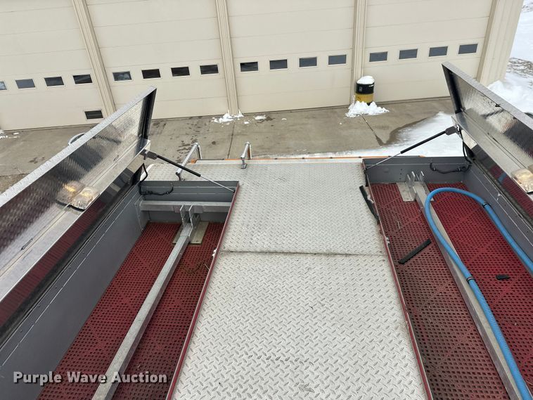 image for item FK1811 1996 Ford LS8000 rescue vehicle