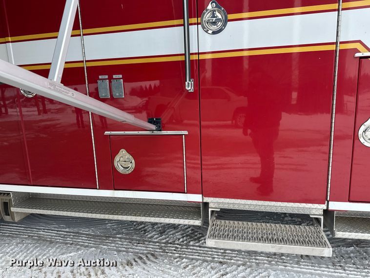 image for item FK1811 1996 Ford LS8000 rescue vehicle