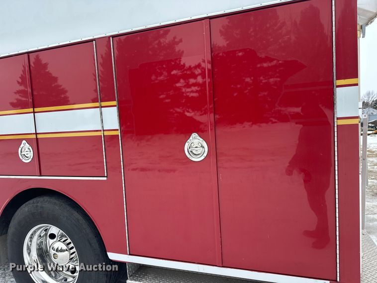 image for item FK1811 1996 Ford LS8000 rescue vehicle