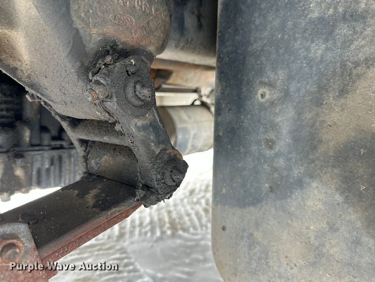 image for item FK1811 1996 Ford LS8000 rescue vehicle