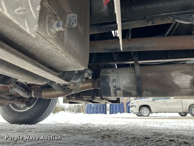 image for item FK1811 1996 Ford LS8000 rescue vehicle