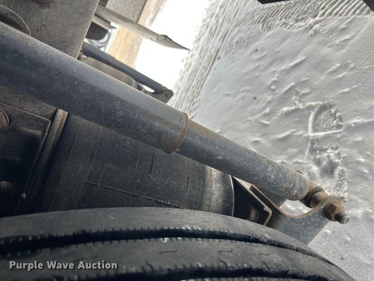 image for item FK1811 1996 Ford LS8000 rescue vehicle