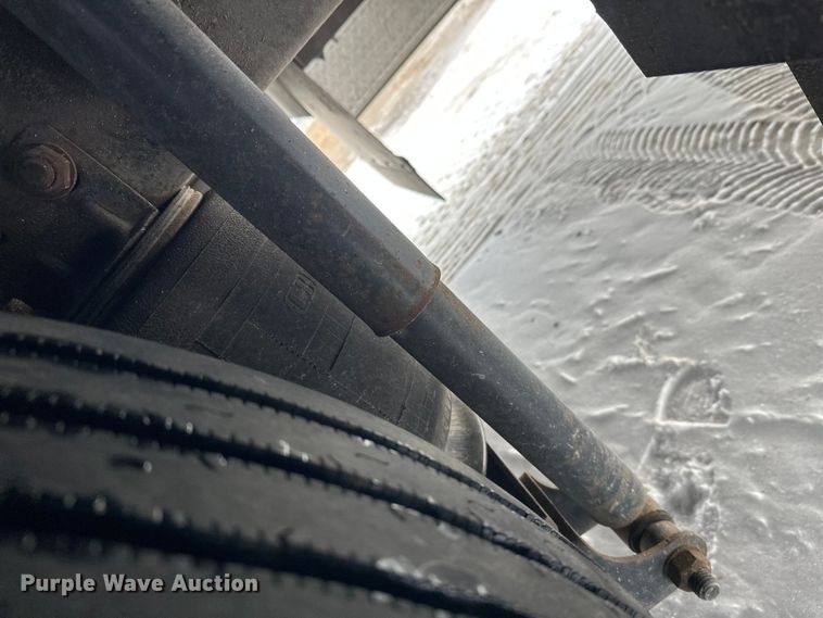 image for item FK1811 1996 Ford LS8000 rescue vehicle