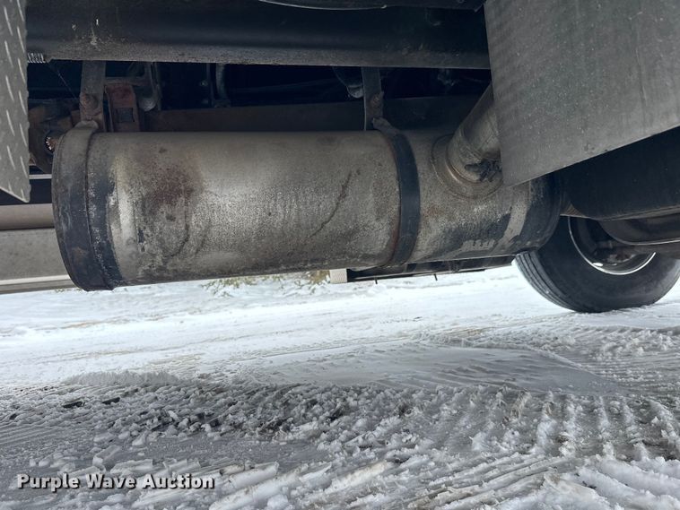 image for item FK1811 1996 Ford LS8000 rescue vehicle