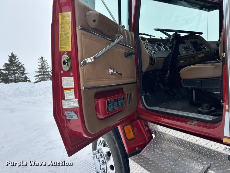 image for item FK1811 1996 Ford LS8000 rescue vehicle