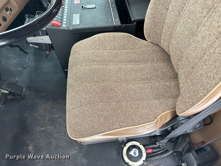 image for item FK1811 1996 Ford LS8000 rescue vehicle