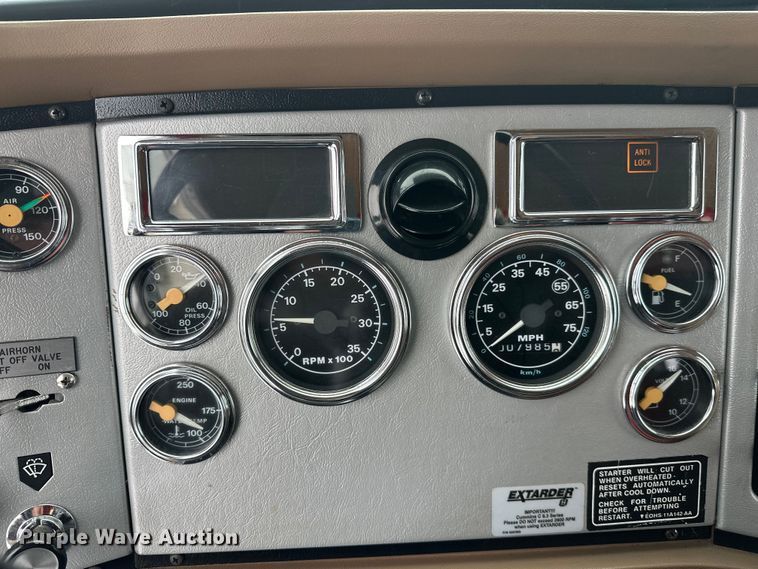 image for item FK1811 1996 Ford LS8000 rescue vehicle