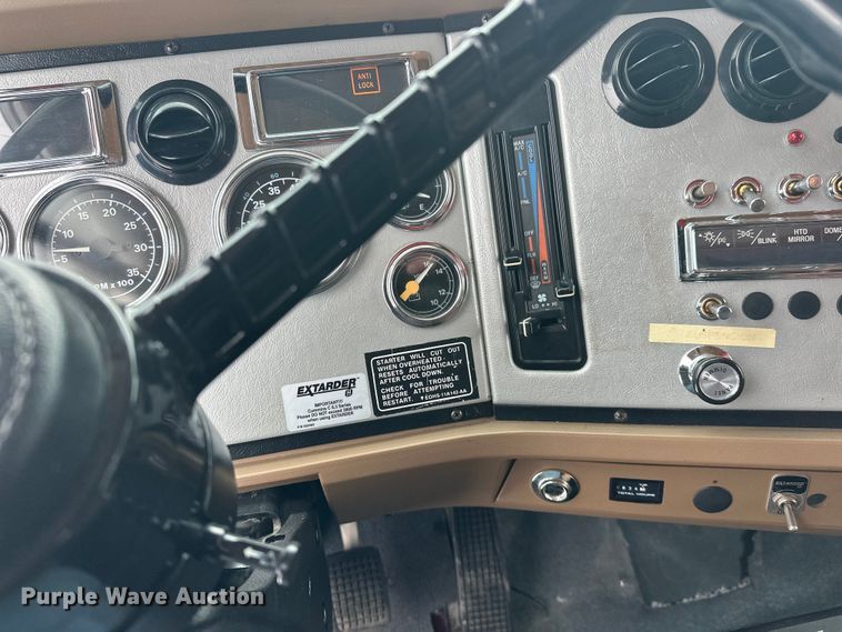 image for item FK1811 1996 Ford LS8000 rescue vehicle