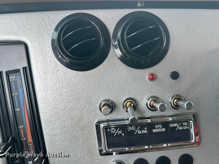 image for item FK1811 1996 Ford LS8000 rescue vehicle