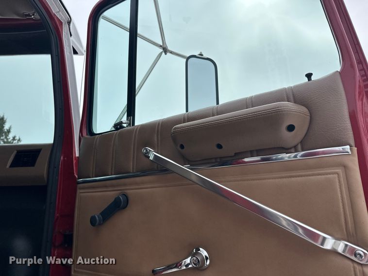 image for item FK1811 1996 Ford LS8000 rescue vehicle