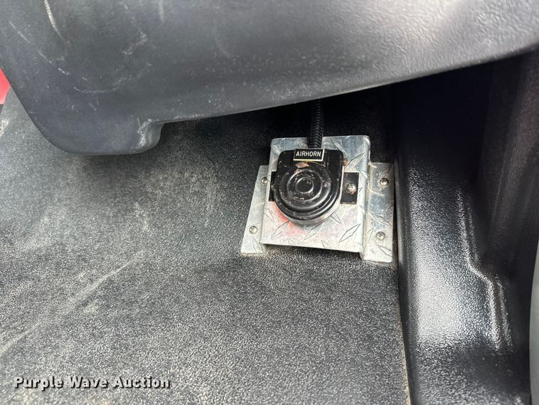 image for item FK1811 1996 Ford LS8000 rescue vehicle