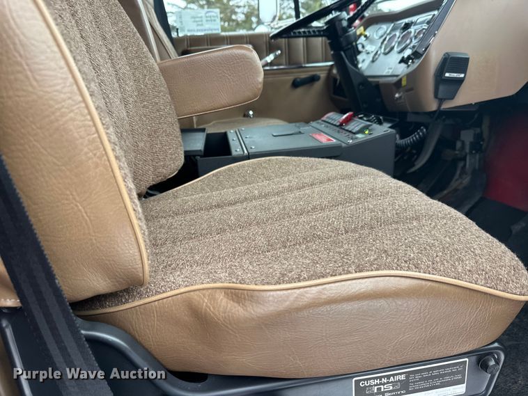 image for item FK1811 1996 Ford LS8000 rescue vehicle