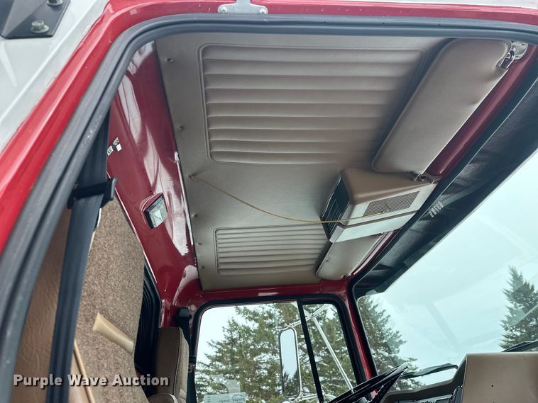 image for item FK1811 1996 Ford LS8000 rescue vehicle