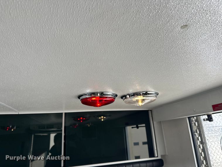 image for item FK1811 1996 Ford LS8000 rescue vehicle